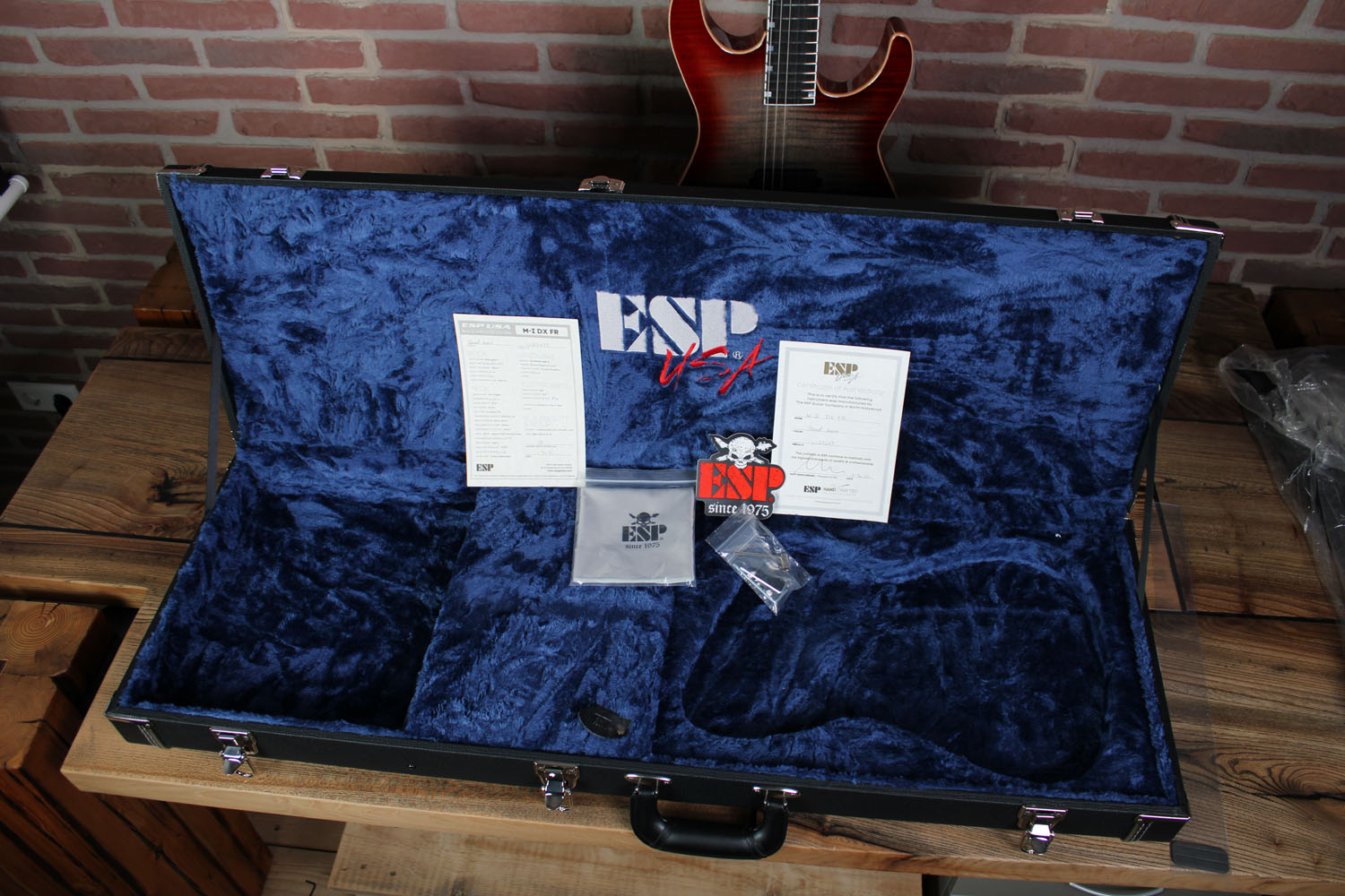 USA M-I FR-DLX EMG FM  Blood Moon